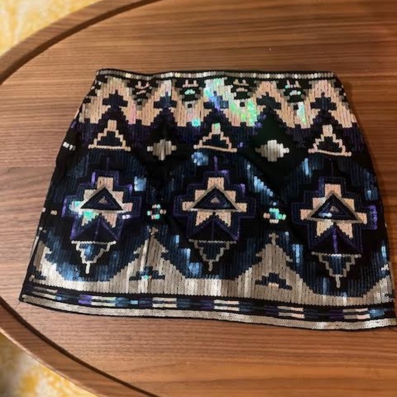 Express Sequin Aztec Mini Skirt - Size XS - Picture 2 of 6
